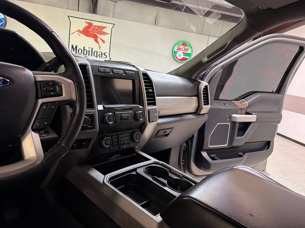 Used 2019 Ford F250 Lariat w/ Lariat Ultimate Package AWD/4WD image 30