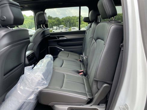 New 2026 Jeep Grand Wagoneer L 4WD w/ Premium Group I image 8