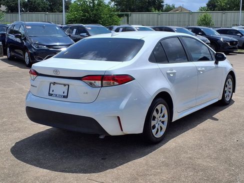 Used 2025 Toyota Corolla LE FWD image 4