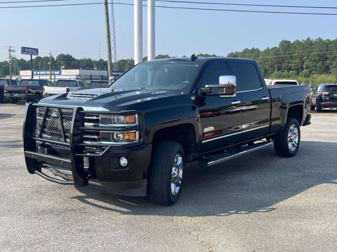 Used 2019 Chevrolet Silverado 2500 High Country w/ Duramax Plus Package AWD/4WD image 7