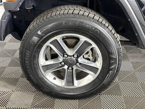 Used 2022 Jeep Wrangler Unlimited Sahara AWD/4WD image 9