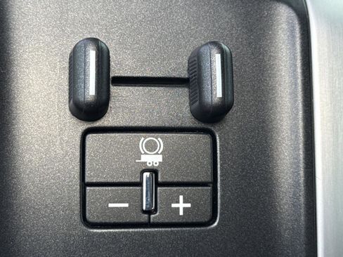 Used 2018 GMC Sierra 3500 SLE w/ SLE Preferred Package image 19