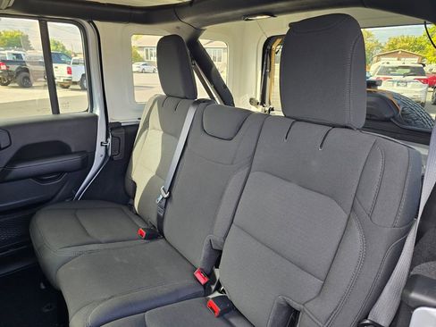 Used 2023 Jeep Wrangler Sahara w/ Cold Weather Group image 19