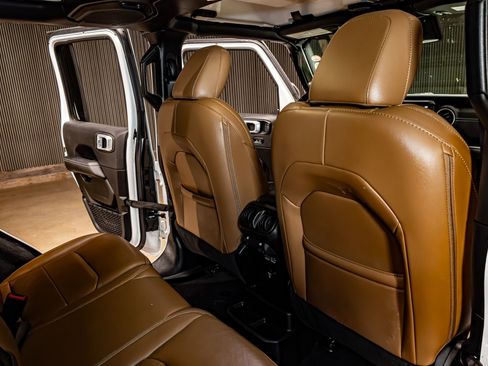 Used 2020 Jeep Wrangler Unlimited Sahara image 27