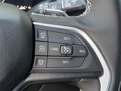 New 2025 Jeep Grand Cherokee Altitude image 26