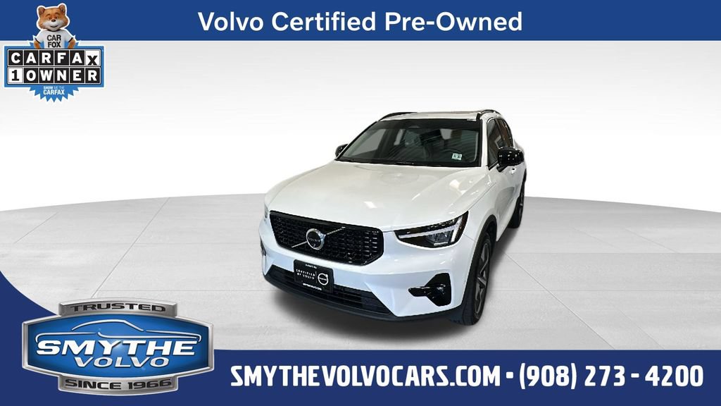 Certified 2025 Volvo XC40 B5 Plus AWD/4WD image 1