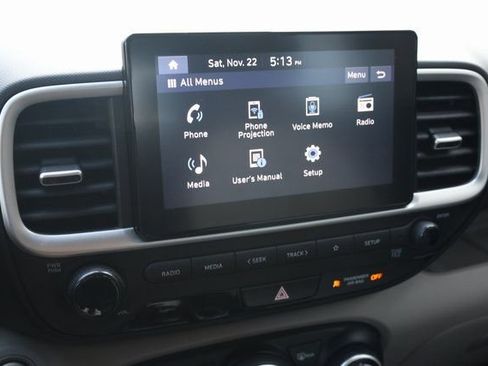 Used 2025 Hyundai Venue SEL image 21