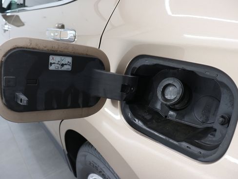 Used 2018 Chevrolet Equinox Premier image 32