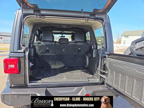 Used 2022 Jeep Wrangler Unlimited Sahara w/ LED Lighting Group AWD/4WD image 26