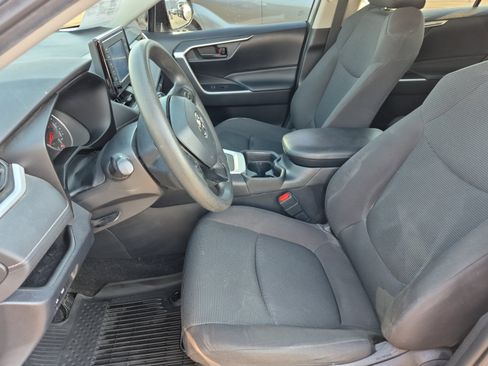 Used 2020 Toyota RAV4 LE AWD/4WD image 17