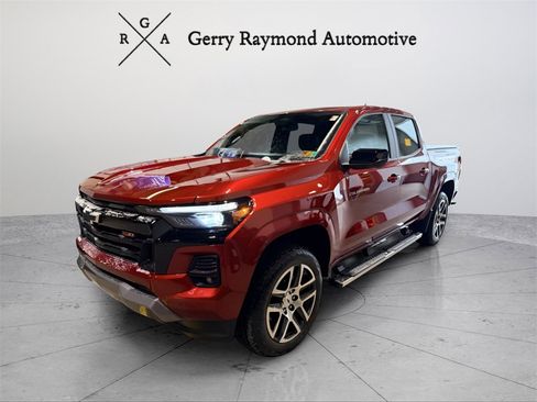 Used 2024 Chevrolet Colorado Z71 w/ Z71 Convenience Package 2 image 3