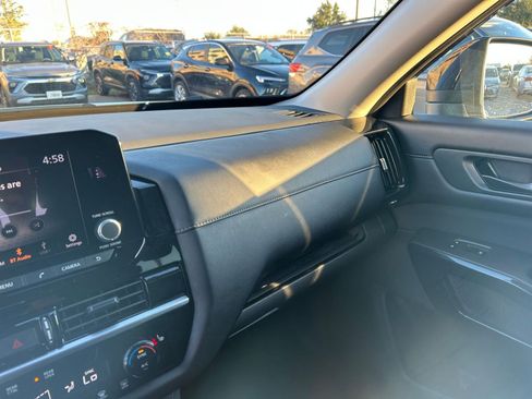 Used 2025 Nissan Pathfinder SV image 33