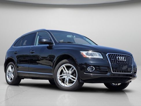 Used 2017 Audi Q5 2.0T Premium Plus w/ Technology Package AWD/4WD image 2