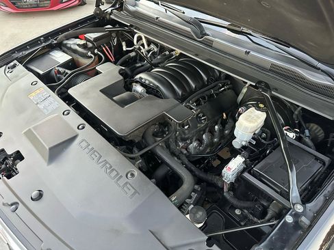 Used 2019 Chevrolet Suburban LT RWD image 60
