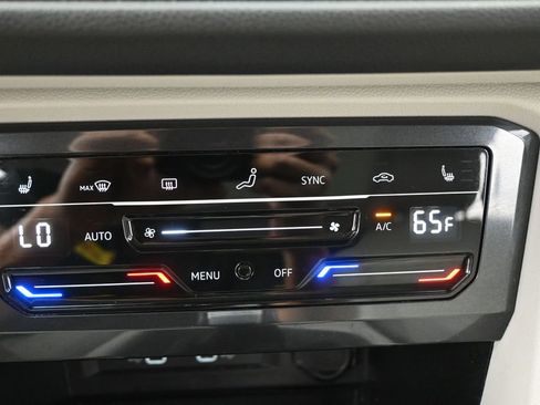 Used 2023 Volkswagen Tiguan SE FWD image 18