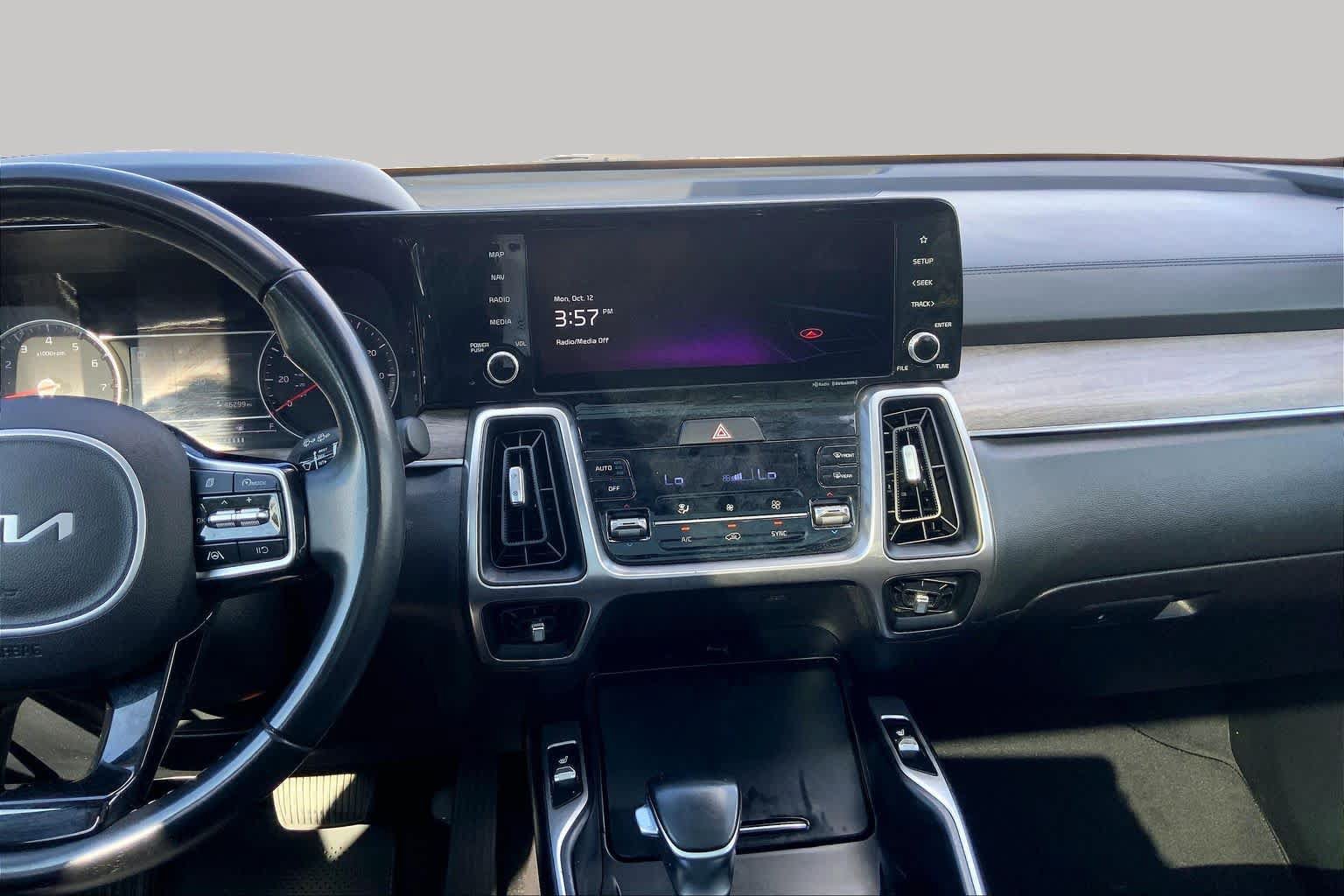 Used 2022 Kia Sorento S w/ Panoramic Sunroof Package AWD/4WD image 7