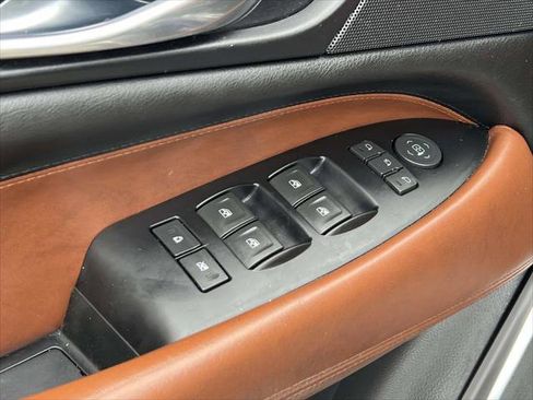 Used 2018 Cadillac Escalade Premium Luxury AWD/4WD image 19