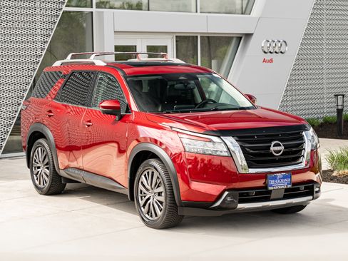 Used 2022 Nissan Pathfinder SL w/ SL Premium Package AWD/4WD image 2