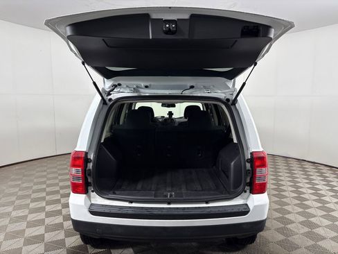 Used 2014 Jeep Patriot Latitude FWD image 25