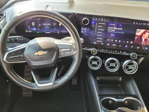 Used 2024 Chevrolet Blazer EV LT AWD/4WD image 18