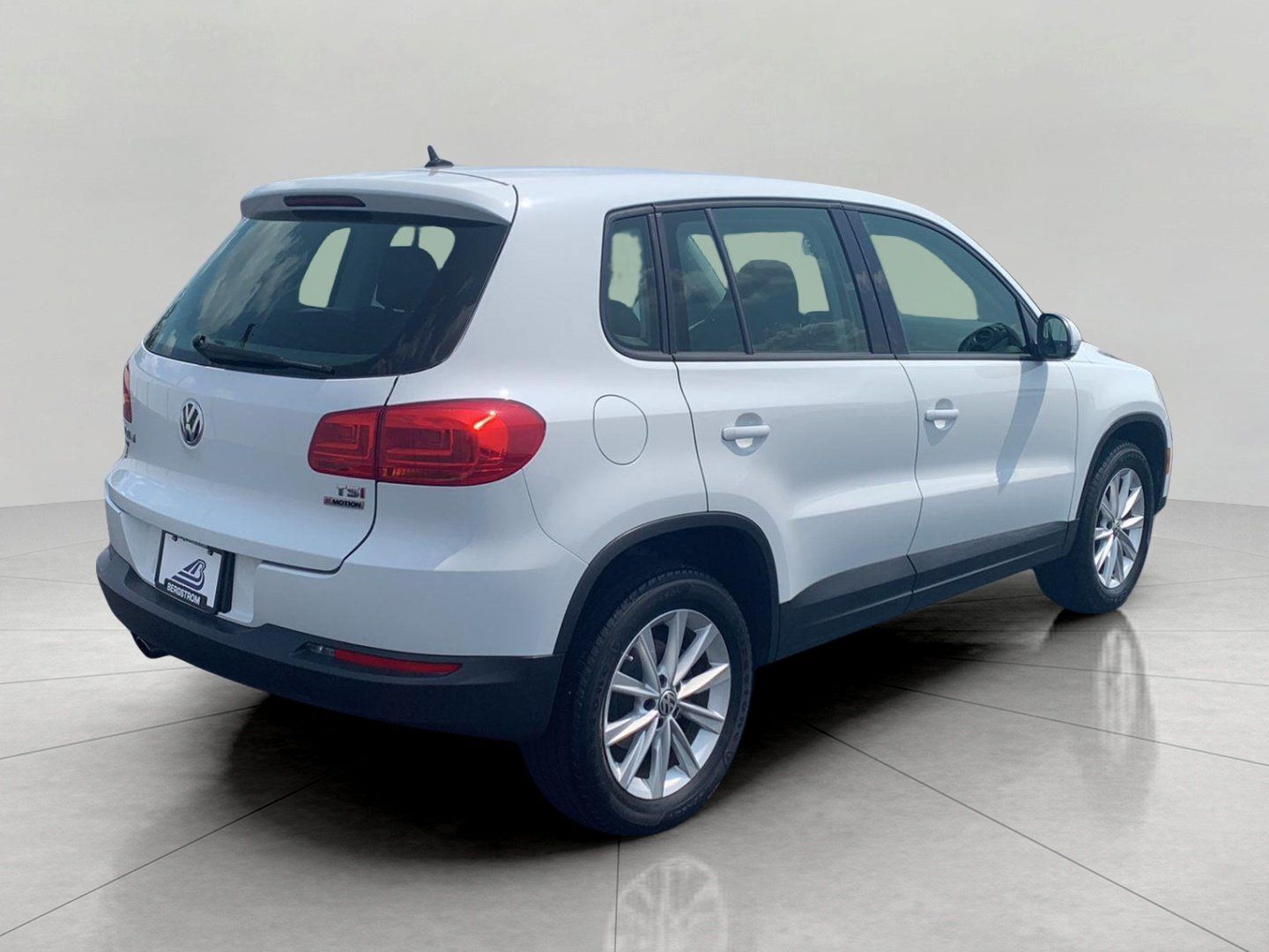 Used 2017 Volkswagen Tiguan Limited w/ Alloy Wheels Package AWD/4WD image 7