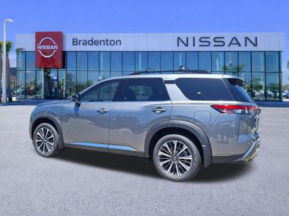 New 2026 Nissan Pathfinder Platinum w/ Cargo Package