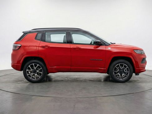 Used 2025 Jeep Compass Trailhawk AWD/4WD image 11