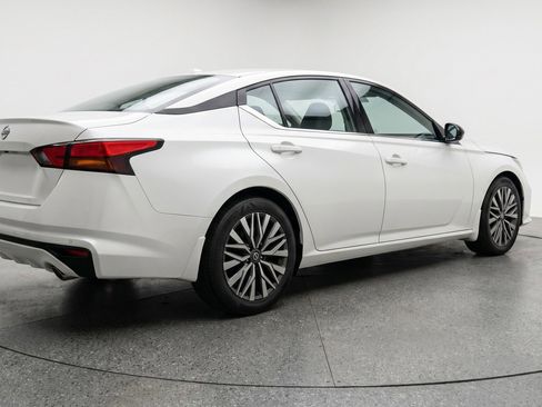 Used 2025 Nissan Altima 2.5 SV FWD image 9