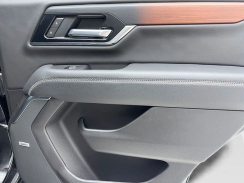 Used 2025 GMC Yukon Denali image 41