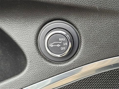 Used 2023 Buick Enclave Essence image 14