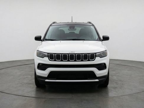Used 2025 Jeep Compass Limited AWD/4WD image 2