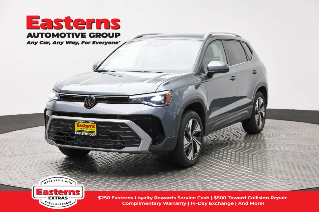 Used 2025 Volkswagen Taos SE AWD/4WD image 1