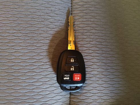 Used 2015 Toyota Corolla LE FWD image 32