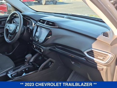 Used 2023 Chevrolet TrailBlazer LT w/ Convenience Package AWD/4WD image 32
