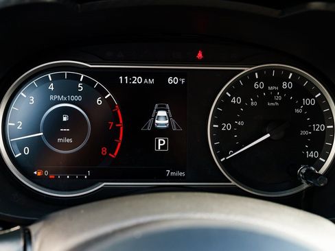 New 2025 Nissan Versa SR w/ Trunk Package image 17