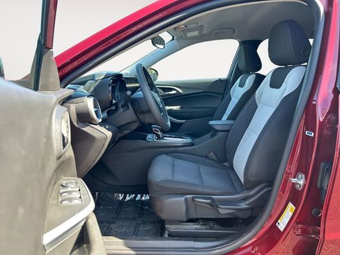 Used 2025 Chevrolet Trax LS FWD image 15