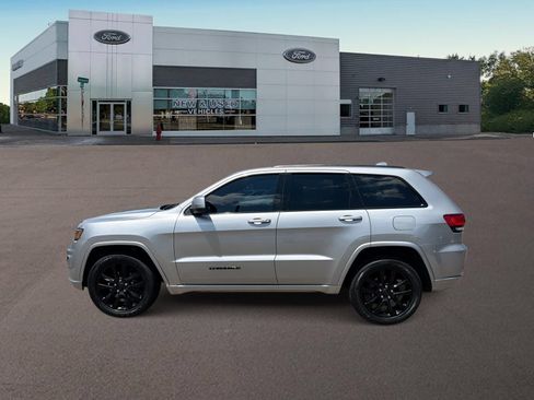 Used 2019 Jeep Grand Cherokee Altitude AWD/4WD image 6