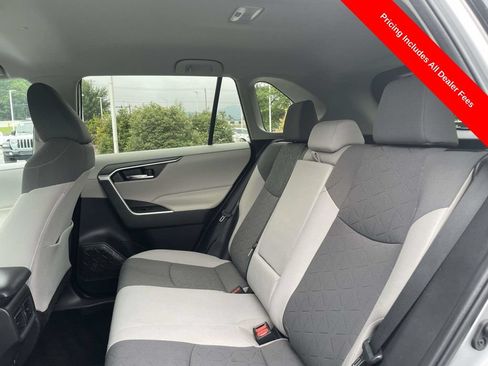 Used 2020 Toyota RAV4 XLE AWD/4WD image 17