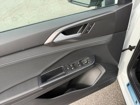 New 2026 Volkswagen Taos SE image 32