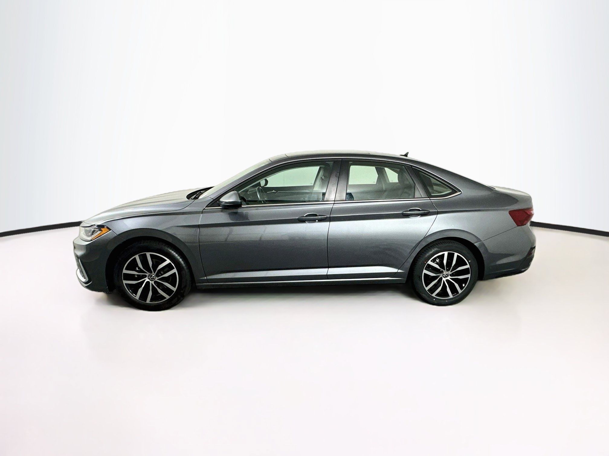 Used 2025 Volkswagen Jetta SE FWD image 4