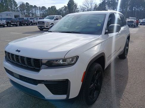New 2026 Jeep Grand Cherokee Limited w/ Limited Altitude Package image 9