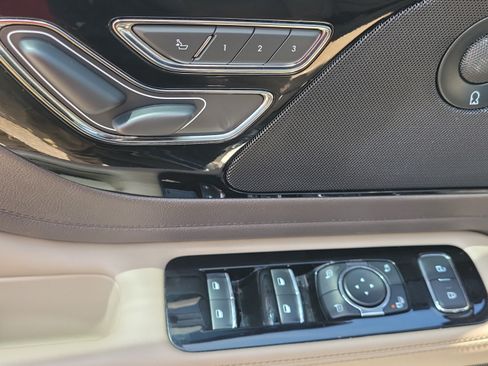 Used 2022 Lincoln Aviator Reserve w/ Equipment Group 201A RWD image 22