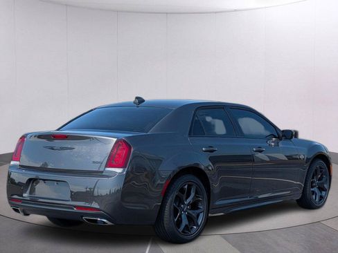 Used 2023 Chrysler 300 Touring L w/ Comfort Group RWD image 5