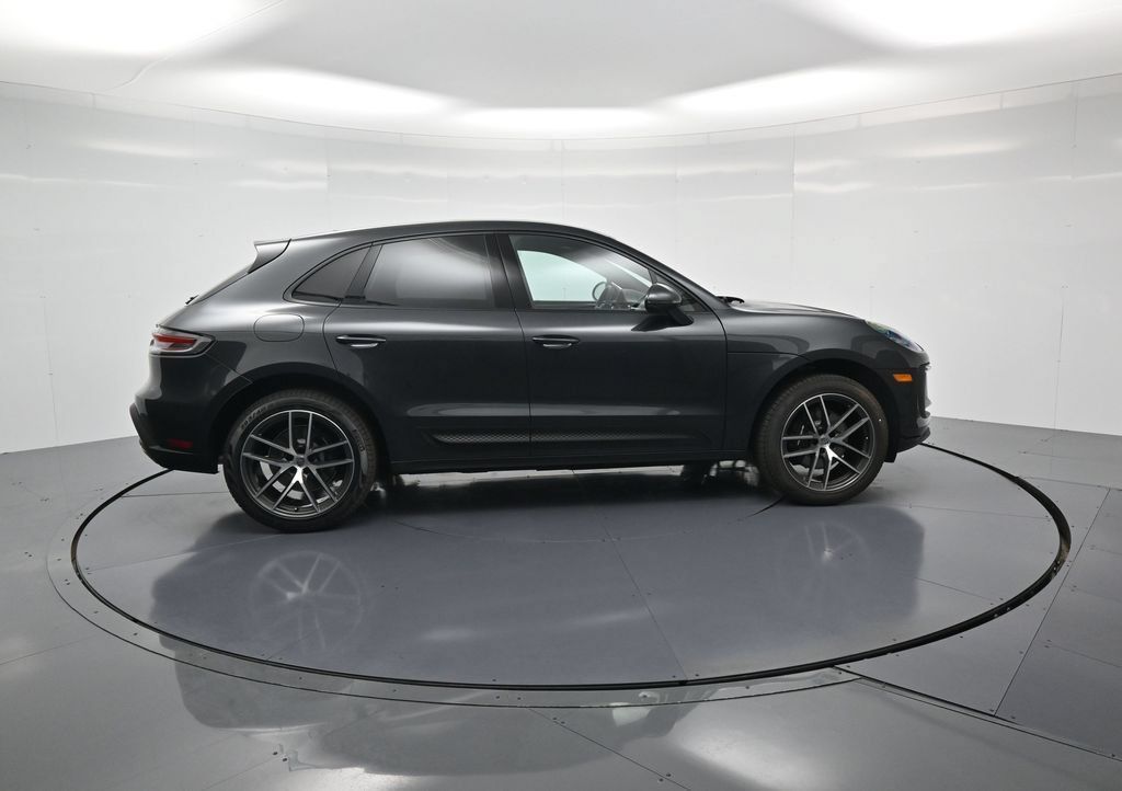 Used 2026 Porsche Macan AWD/4WD image 31