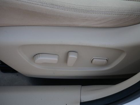 Used 2014 Nissan Rogue SV w/ SV Premium Package image 19