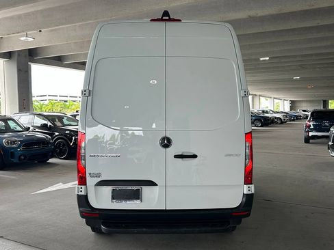Used 2025 Mercedes-Benz Sprinter 2500 image 4