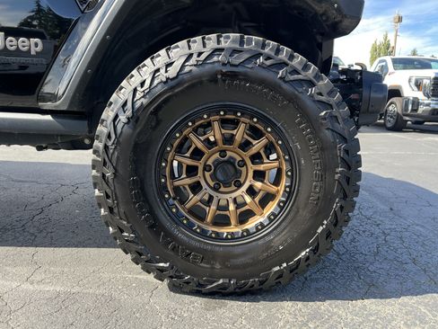 Used 2021 Jeep Wrangler Unlimited Rubicon w/ Trailer Tow Package AWD/4WD image 11