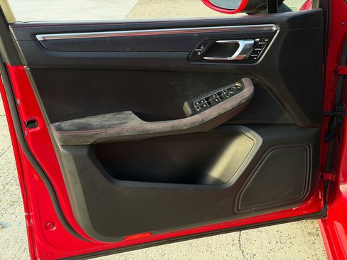 Used 2020 Porsche Macan GTS w/ Sport Chrono Package image 12