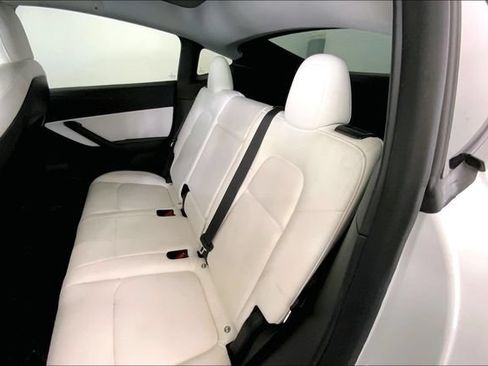 Used 2022 Tesla Model Y Long Range AWD/4WD image 13