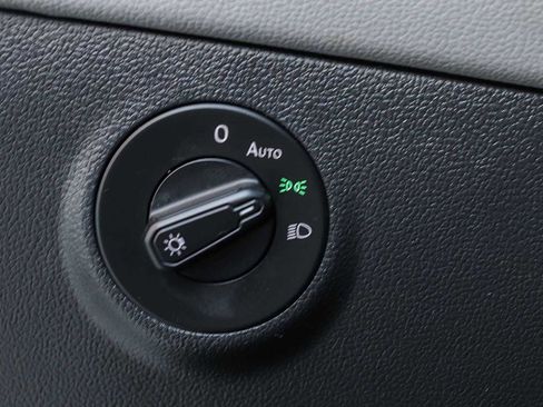 Used 2022 Volkswagen Taos SE image 23